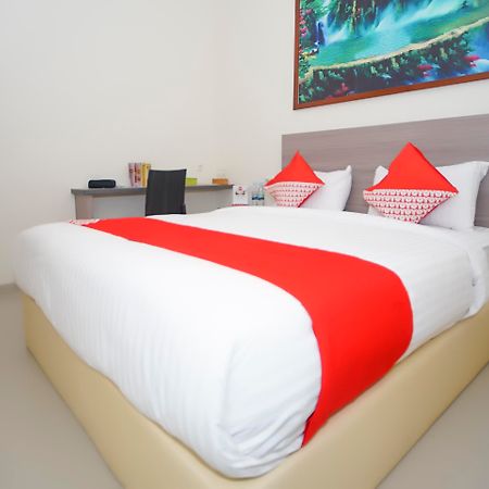 Oyo 251 The Maximus Inn Hotel Palembang Eksteriør bilde
