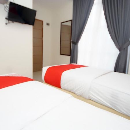 Oyo 251 The Maximus Inn Hotel Palembang Eksteriør bilde